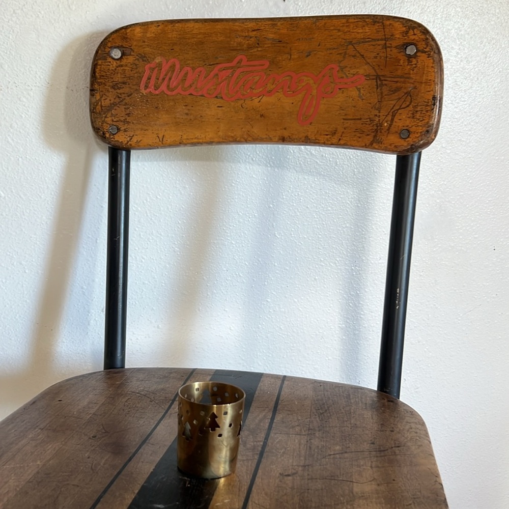 1991 Sara Anderson brass Christmas holiday tea light candle holder